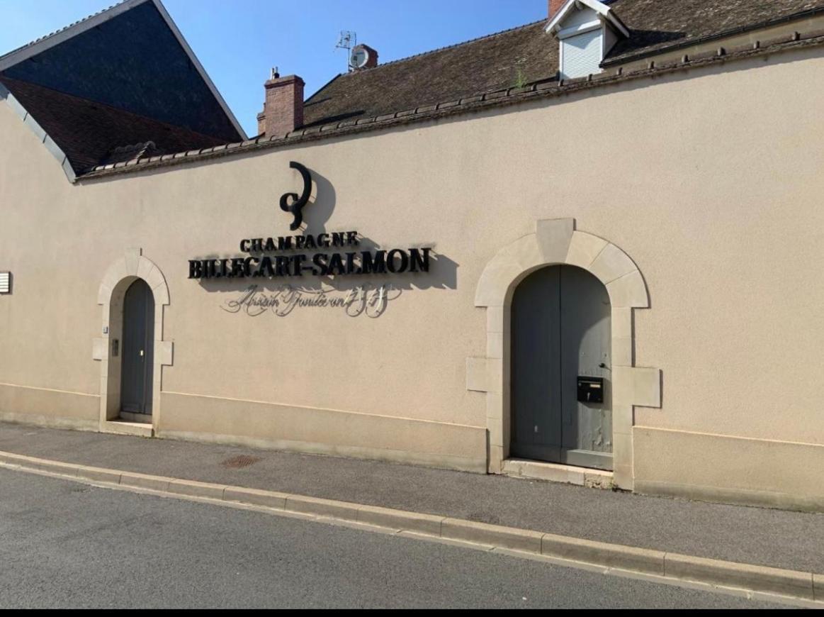 Ay Central Ay-Champagne Bagian luar foto